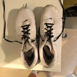 White Nike Metcon 5